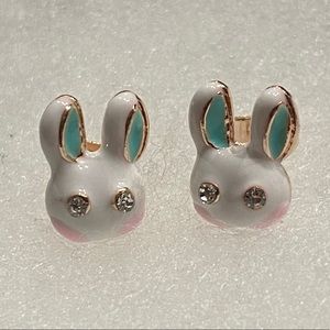 💰2/$10💰NEW•White Enamel Bunny post earrings